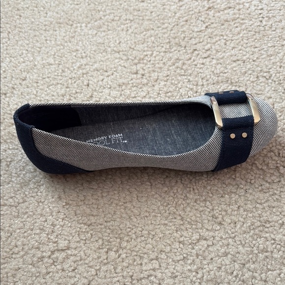 Dr. Scholl's White and Blue Flats with Decorative Bow - Picture 5 of 9